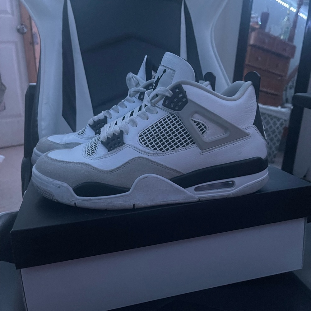 Air Jordan 4 Military Black Size 10